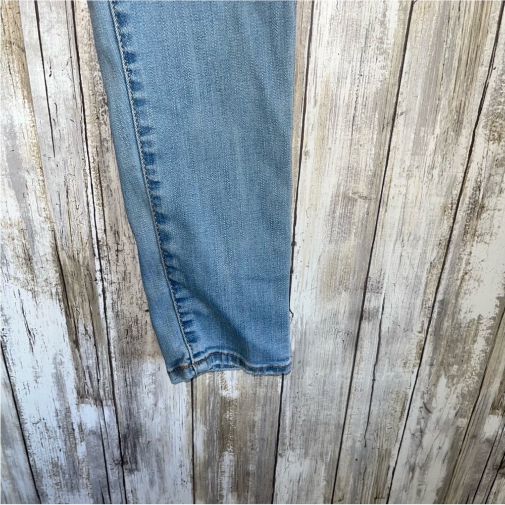 American Eagle Light Wash Stretch Short Jegging - Picture 2 of 6